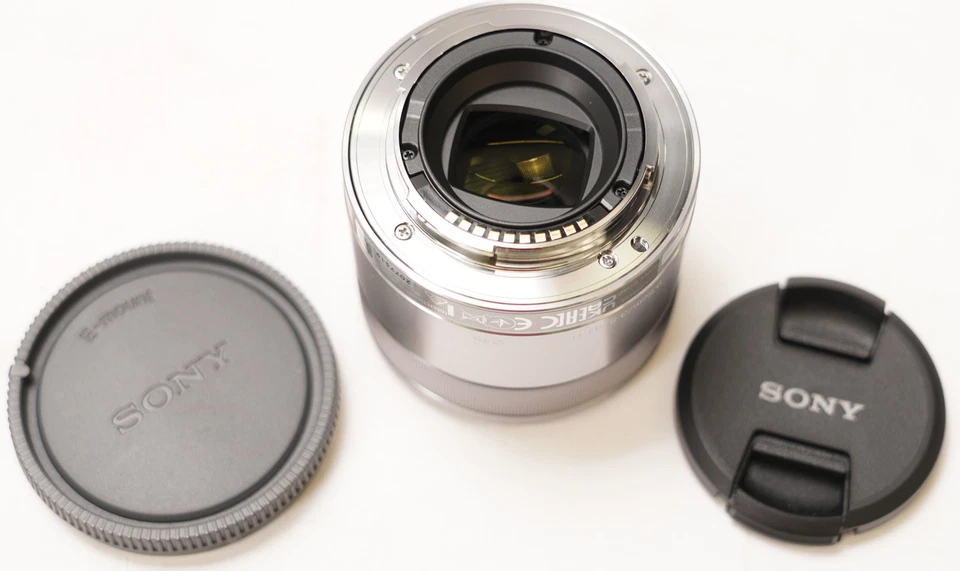 Sony 30mm f/3.5 Macro Lens for Alpha NEX Cameras