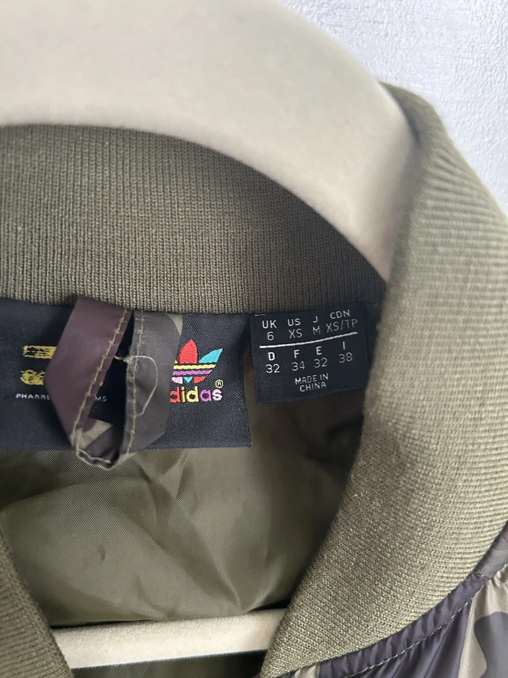 CHAQUETA DEPORTIVA ADIDAS PHARRELL WILLIAMS HU SENDERISMO NUBES CAMUFLAJE BOMBER PUFFER XS Foto 4 de 4