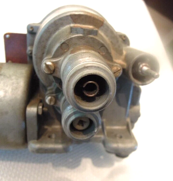 Cadillac 1962 unidad de potencia de control de crucero Perfect Circle 1482468 nuevo en stock Foto 4 de 4