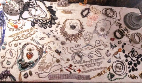 Vintage & Unique Mixed Costume Jewelry Collection**** Lot #12