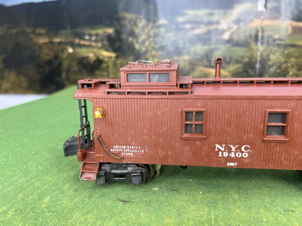 LIONEL 2957 SEMI SCALE CABOOSE VG ORIGINAL CONDITION O GAUGE ORIGINAL BOX C7 - Image 4 of 4