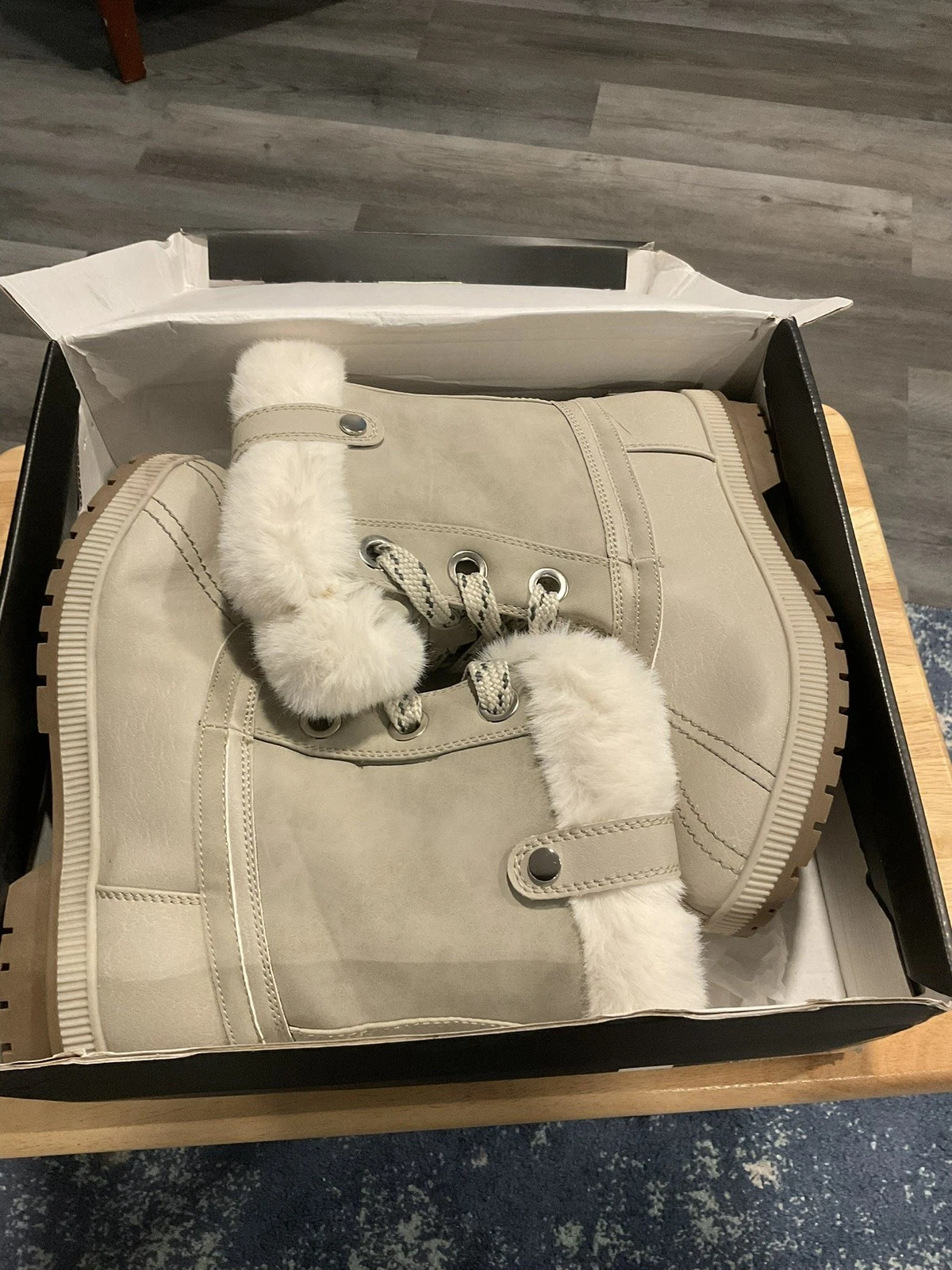 London Fog Boots Women’s 10 Snow Boots White Insulated Faux Fur Waterproof white