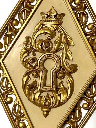 Set 2 Vintage DART Diamond Gold MCM Plaques Hollywood Regency Syroco Violin Key - Picture 3 of 8