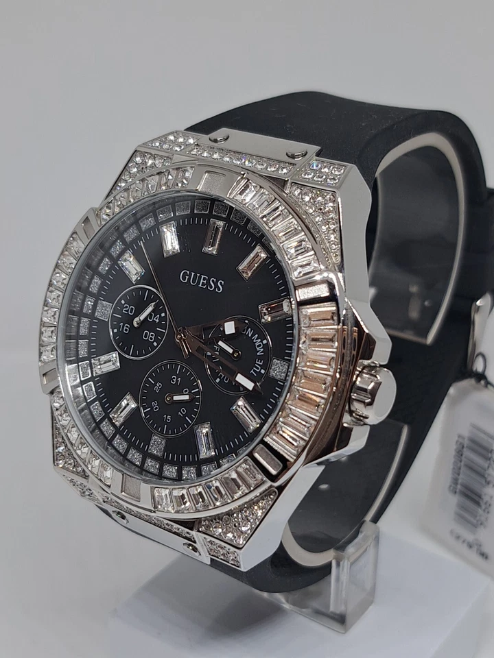 Orologio uomo GUESS acciaio Argento e zirconi con cinturino gomma Nero GW0208G1  - Immagine 3 di 4