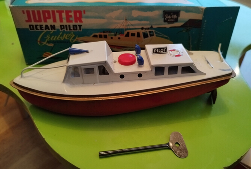 Boxed Sutclffe 9.5 nch Jupter Ocean Plot Clockwork Boxed Cruser a