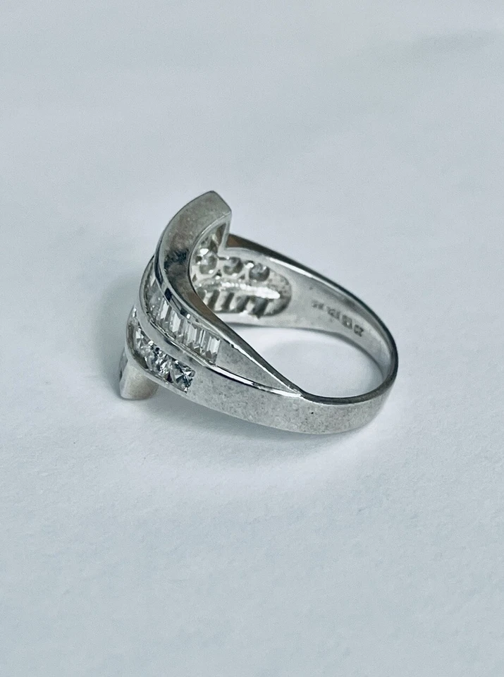 Stunning 1.1 ctw DQ CZ  Ladies Ring in 925 Sterling Silver Size 7 - Image 2 of 4