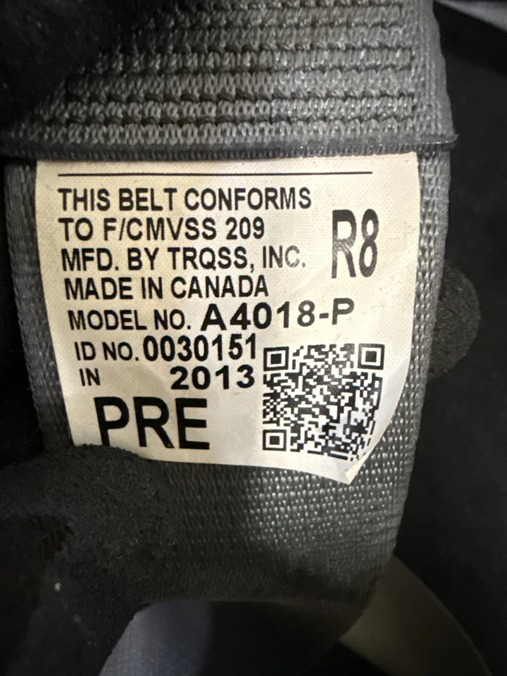 Cinturón de seguridad delantero derecho gris Toyota Corolla L LE S 2014-2016 FABRICANTE DE EQUIPOS ORIGINALES Foto 2 de 3