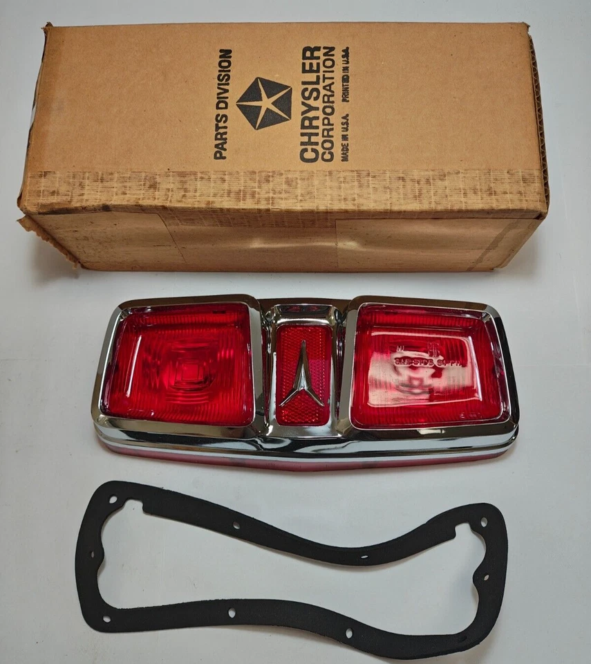1964 Plymouth Fury Sport fury abajur traseiro direito lente cromada 2495212 NOS - Imagem 2 de 4
