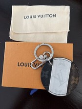 LOUIS VUITTON ILLUSTRE BAG CHARM  KEY HOLDER