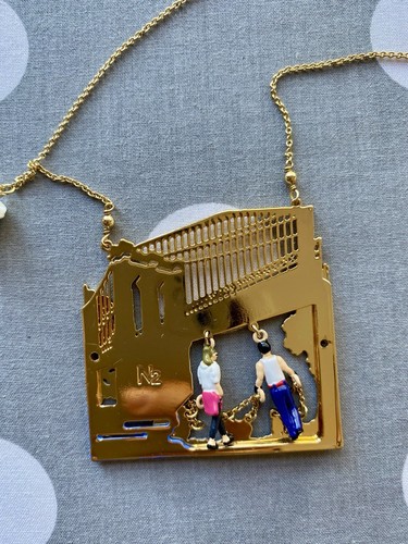 LES NEREIDES N2 WELCOME TO NEW YORK NY BROOKLYN BRIDGE DOG WALKERS NECKLACE - Picture 4 of 4