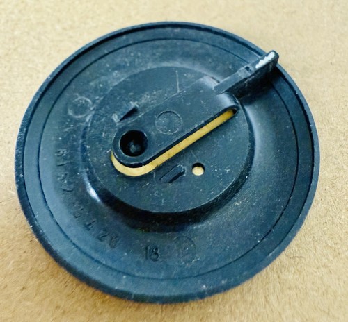 Bye Focal 1970 Plastic Button Hot Wheels Redline Rare Plastic Pin Tab Hong Kong - Picture 3 of 3