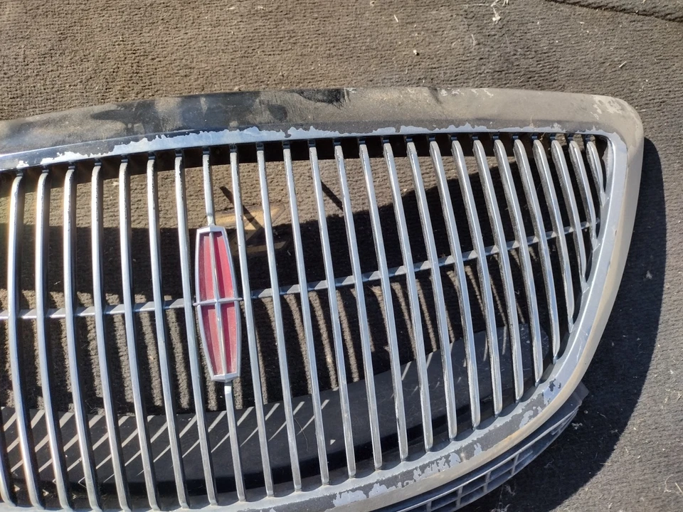 Parrilla superior delantera Lincoln Mark VIII 1997 a 1998 OEM Foto 4 de 4