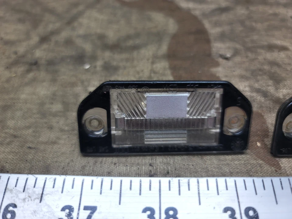 (2) Luz de matrícula VW Volkswagen Passat 1996-2000 Foto 2 de 4