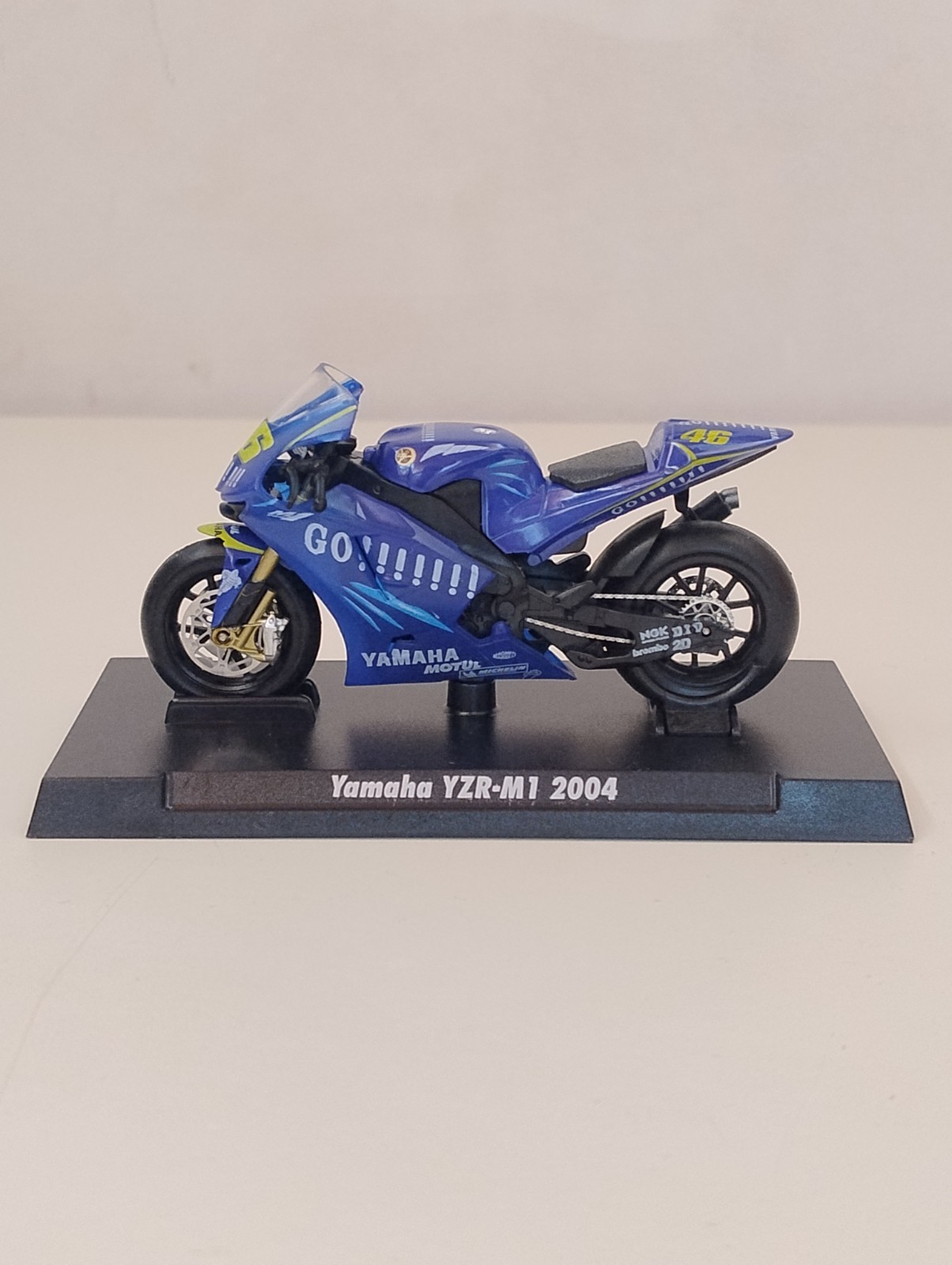 Modellino moto 1:24 Yamaha YZR-M1 Valentino Rossi 2009