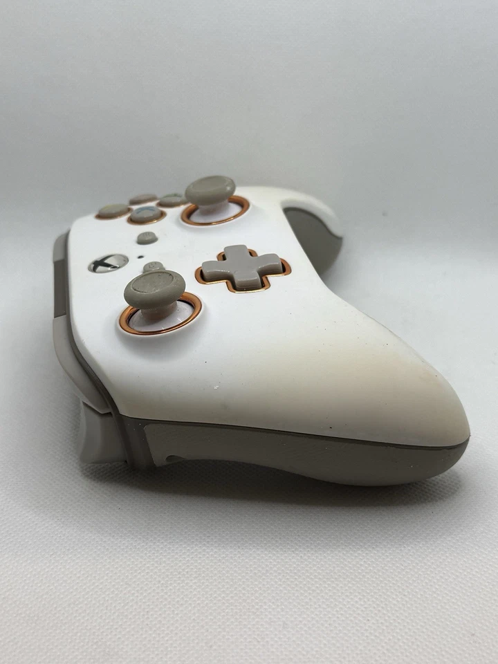 PowerA Fusion Pro Wired Controller For Xbox One In White - Missing Pieces - Image 4 of 4