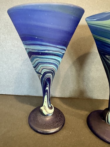 "Copas de cóctel, fenicias, azules, vidrio artístico soplado a mano, de colección de aproximadamente 7"" de alto" - Imagen 2 de 10
