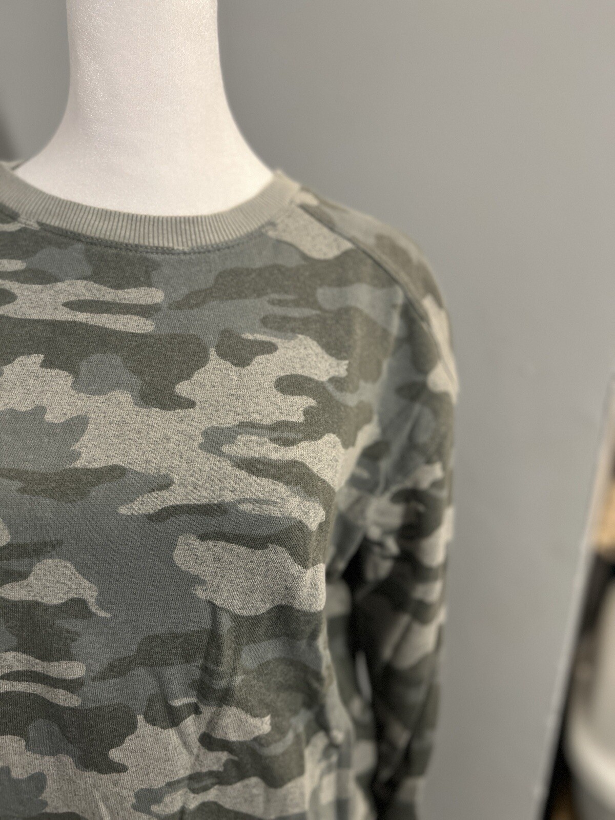 Universal Thread Camo Crew Neck Pullover - image 2