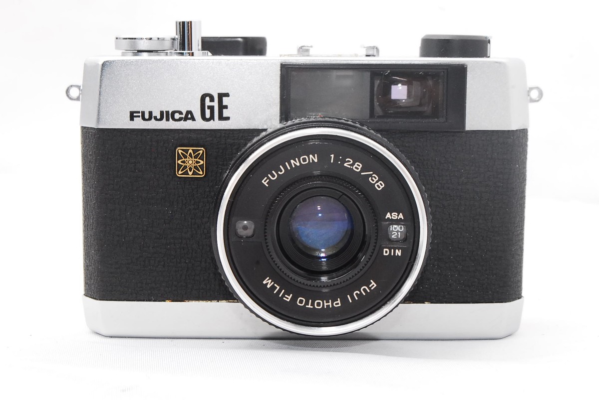 FUJICA のフイルムカメラになります！ f5526869aeedc44857b7e1b13490e8