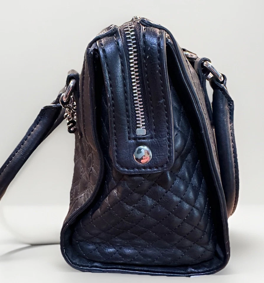 GUESS Women's BLACK W DANGLE GUESS on CHAIN QuiltedBox Satchel Handbag VTG READ - Image 2 of 4