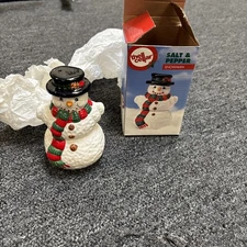 Macys 1995 The Cellar Salt & Pepper Snowman Shakers Used