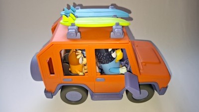 Bluey Heeler 4WD Familienfahrzeug mit 4 Figur Und 2 Surfboards