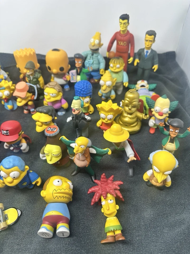 Gran Lote de Figuras de Los Simpson Kidrobot Playmates y Funko Foto 2 de 4
