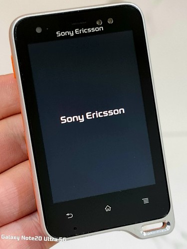 Sony Ericsson Xperia ST171 (Unlocked) Smartphone Excellent Condition Rare - Afbeelding 3 van 10