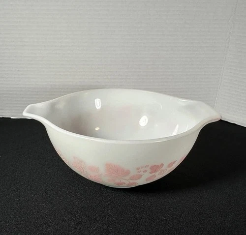Vintage PYREX Pink Gooseberry 1 1/2 Qt Cinderella Mixing Bowl #442