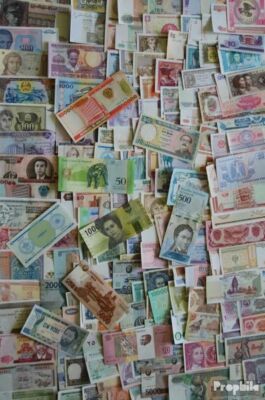 Divers Vieux Billets En Espèces De Différents Pays Du Monde, Pile De Plusieurs Devises Pile De Billets Retro Vintage D Origines Differentes Image511257095