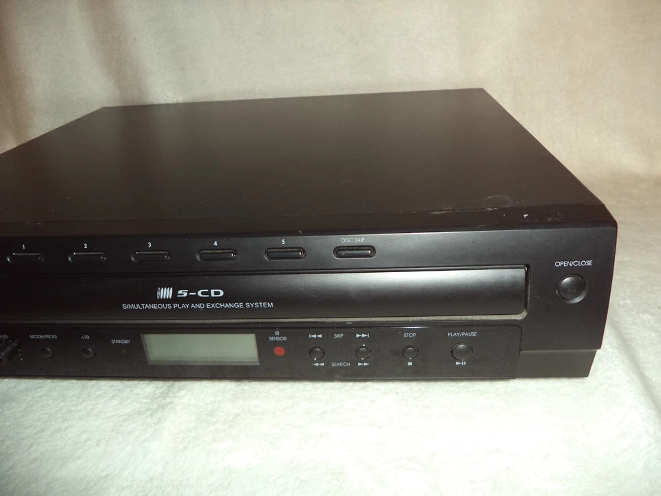 Insignia 5 Disc CD Changer IS-DA1802 - TESTED WORKING - W/Remote - Image 4 of 4