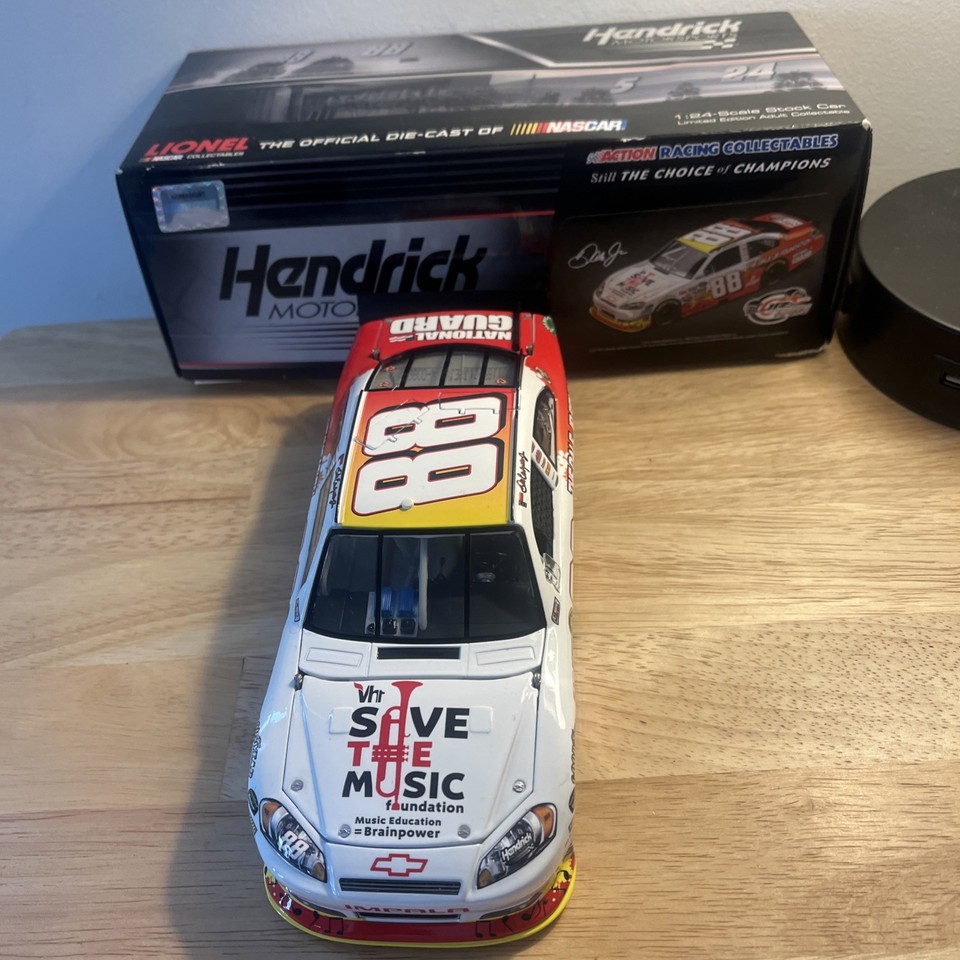 NASCAR Dale Jr #88 – VH1 Foundation Save The Music 2011 Impala – 1/24 Elite – Action RCCA