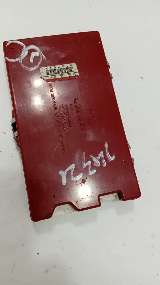 Conjunto de relé de caja de fusibles Toyota Celica 2001 89221-20020 transmisión manual OEM Foto 2 de 4