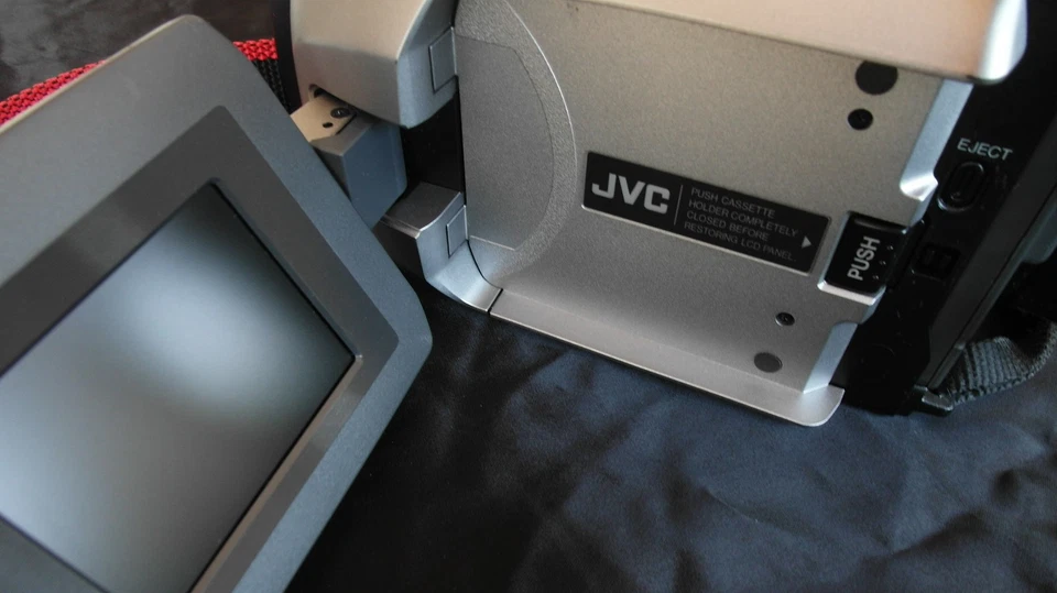 JVC GR-AXM43 Compact VHS C Camcorder FOR PARTS Error E03 - Immagine 2 di 4