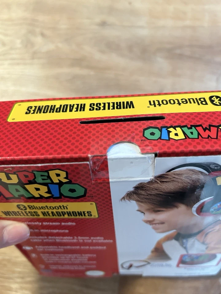 eKids Super Mario Nintendo 37 Hour Bluetooth Wireless Headphones NEW - Image 3 of 4