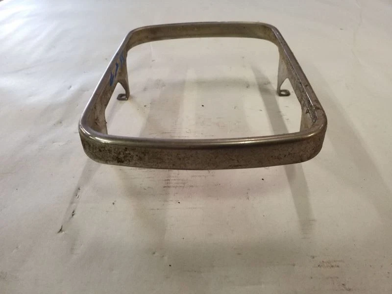 Anillo de ajuste cromado del faro derecho | Se adapta a Mercedes Benz 300D 300SD 1981-1985 Foto 3 de 4