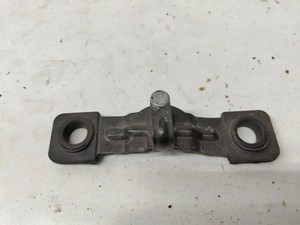 VW PASSAT B7 ALLTRACK 365 Verriegelungshaken der hinteren Abdeckung 32001076