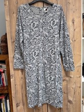 Weird Fish Dress Size 18