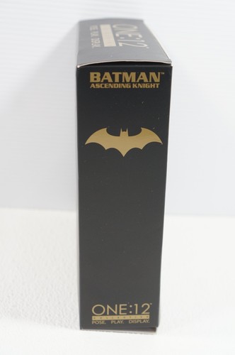 Mezco Batman Ascending Knight One:12 Exclusive Figur - Bild 6 von 13