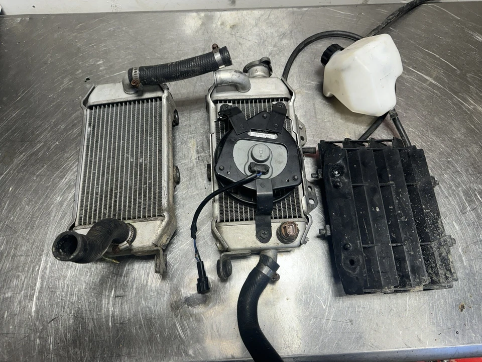 Radiadores radiadores izquierdo y derecho Kawasaki KLX250S 2009 OEM con ventilador Foto 4 de 4