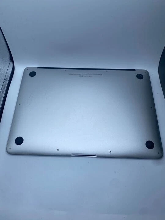 Apple MacBook Air MJVE2LL/A 13" 1.6GHz Core i5 - 8GB RAM - 128GB SSD - Ver Desc Foto 4 de 4