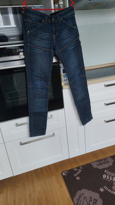G-STAR RAW Jeans für Teenager Gr. 170/176. Dunkles Denim Blau. Coole Akzente....