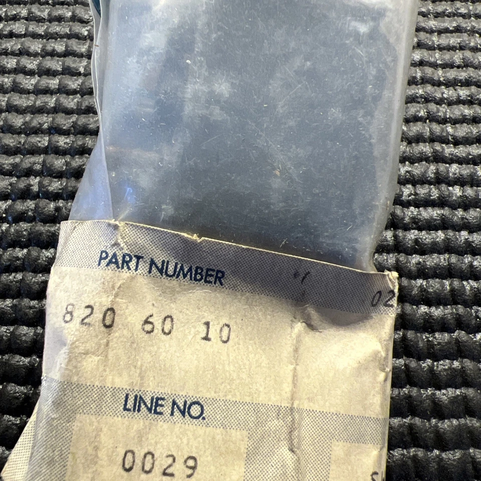 Interruptor calefactor ventana Mercedes Part#0008206010 nuevo, OEM/NOS Foto 2 de 4