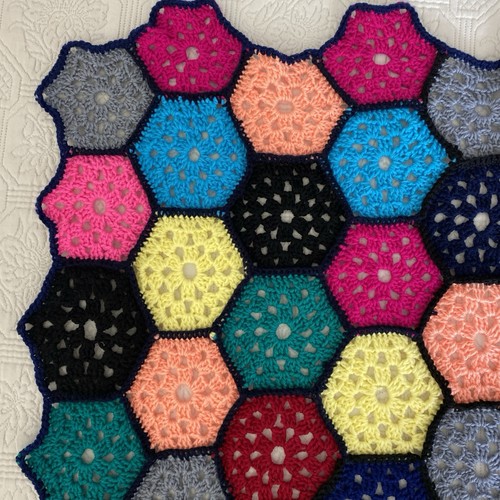 Manta cuadrada hexagonal abuela acrílica colorida ganchillo hecha a mano 85 cm - Imagen 5 de 15