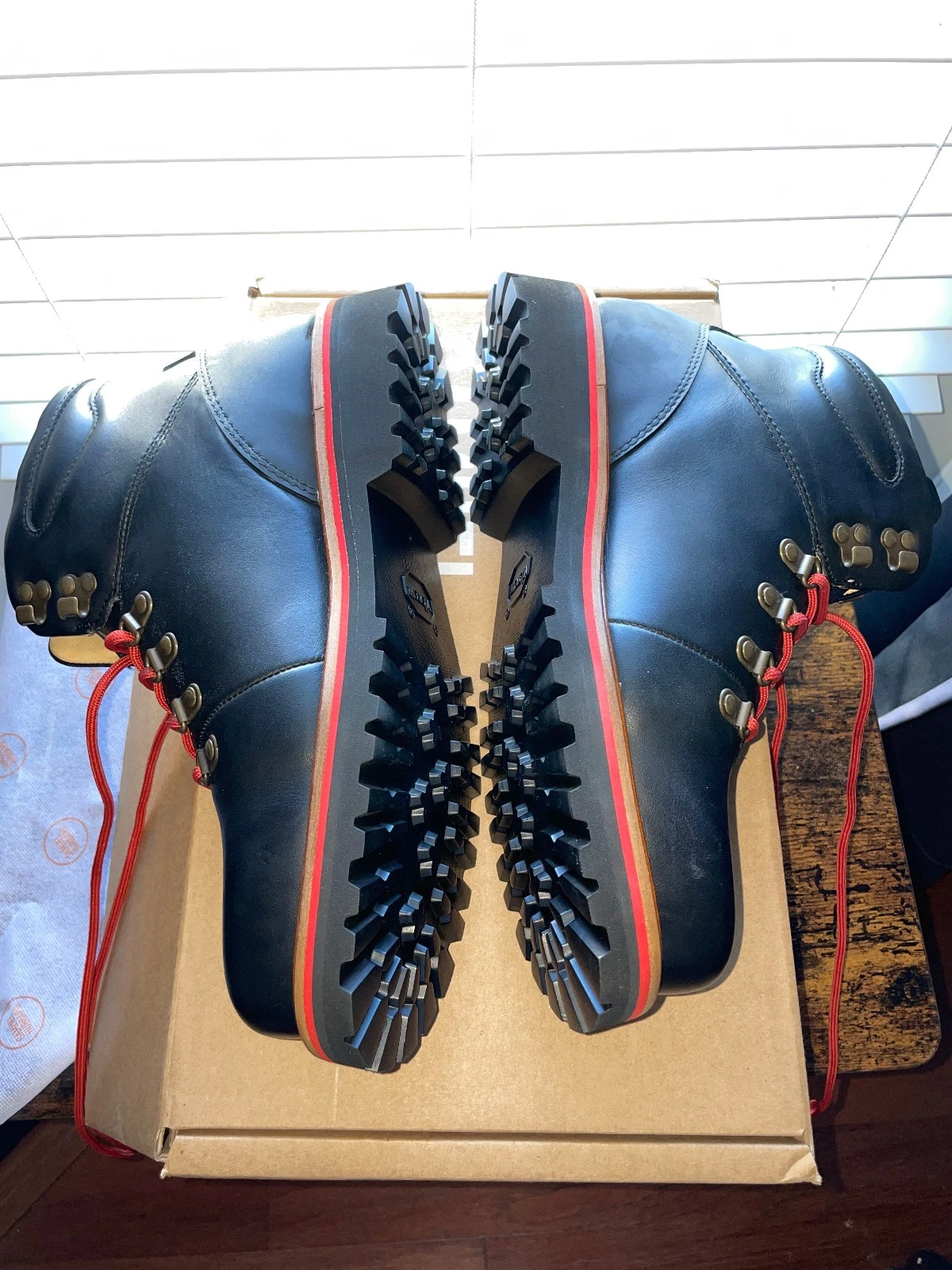 DISCONTINUED BNIB Samuel Hubbard - Black Mt. Tam Hiking Boots, size 9M, OG box
Opens in a new window