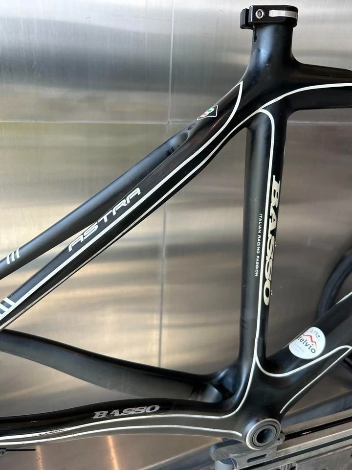 Quadro de carbono BASSO Astra com fone de ouvido, braçadeira de assento, suporte inferior usado - Imagem 4 de 4