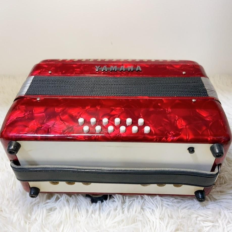 Yamaha Red Accordion 25 Keyboard 8905 Instruments Music