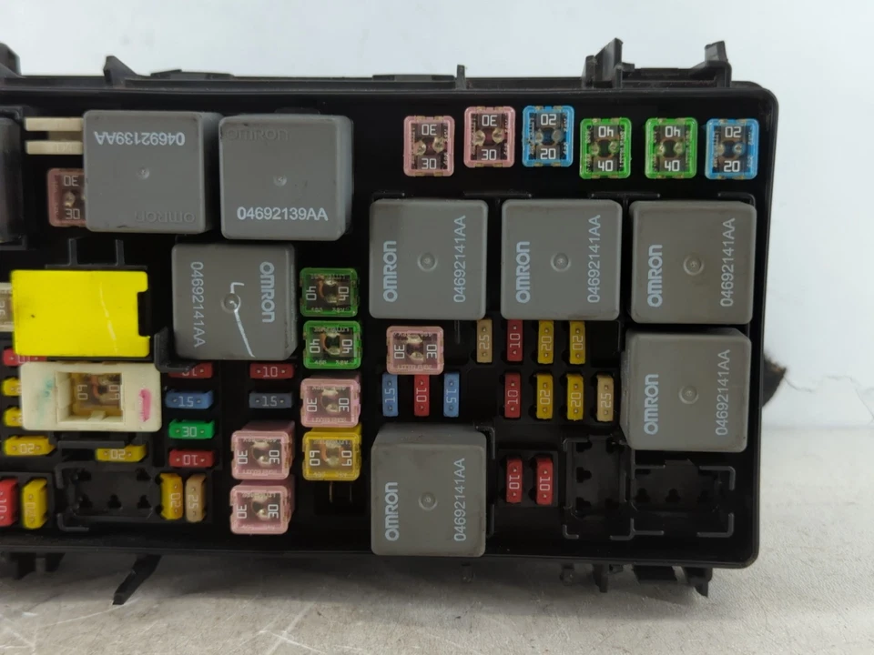 Jeep Liberty 2009-2009 caja de fusibles caja de fusibles relé módulo Tipm PY6RL Foto 3 de 4