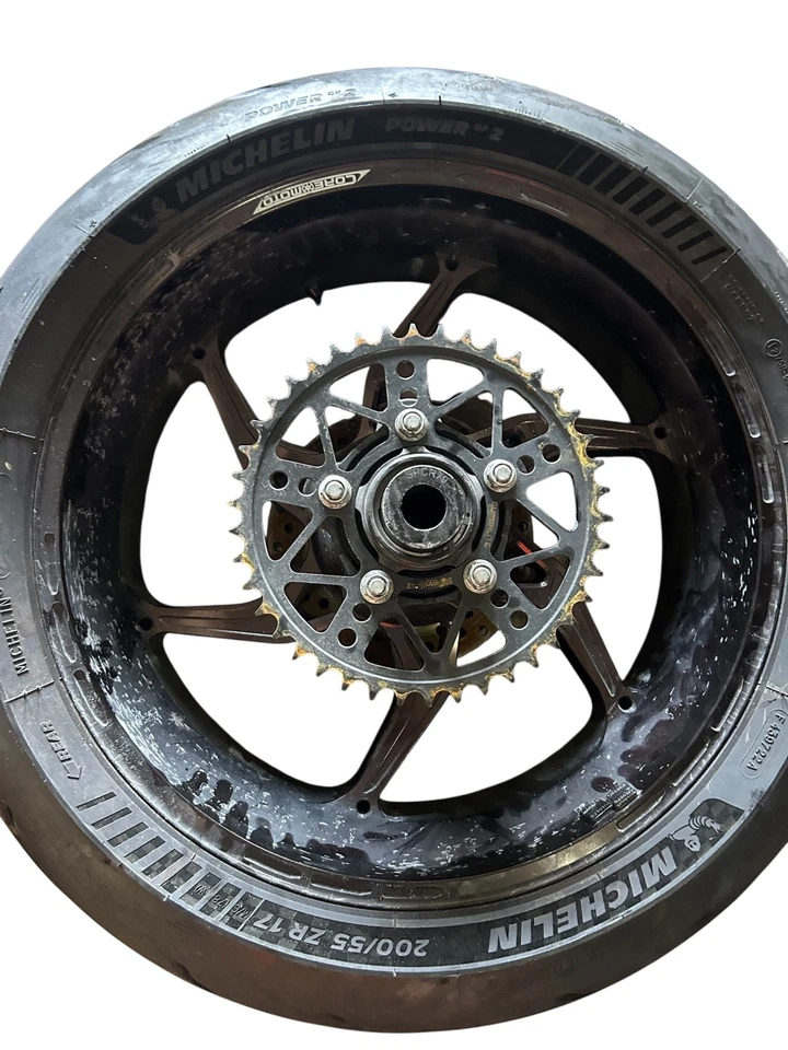 2024 aprilia tuono v4 1100 factory abs core moto rear rim - Image 3 of 4