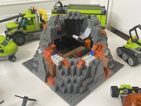 LEGO City Volcano Explorers LOT of 2 Sets Volcano Base 60124 & Helicopter 60123