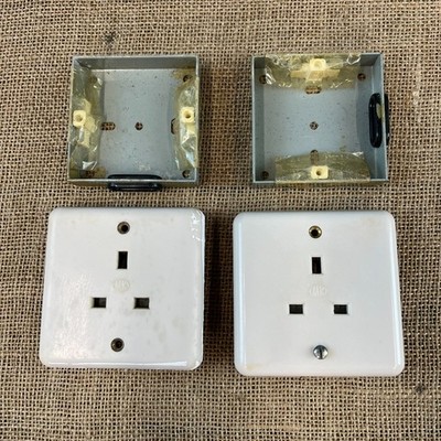 2 X VINTAGE MK SINGLE 13 AMP QUADRATISCH 3 PIN STECKDOSE CREMEWEISS 1 GANG 1 WEGE